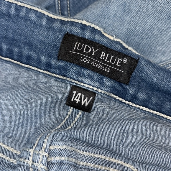 Judy Blue Light Blue Boyfriend Jeans - Picture 8 of 11